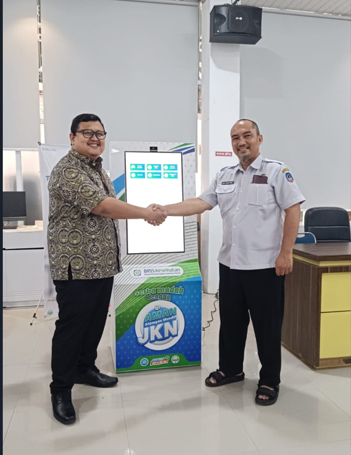 Tingkatkan Kualitas Layanan Publik, BPJS Kesehatan Serah Terjemahkan Anjungan Mandiri (AMAN JKN) di MPP Kabupaten Kolaka